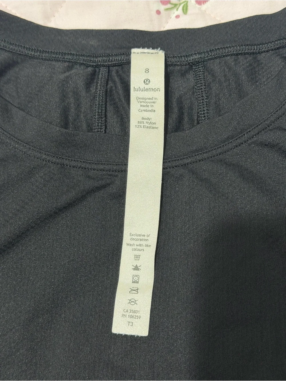lululemon black crewneck athletic top with interior care tag